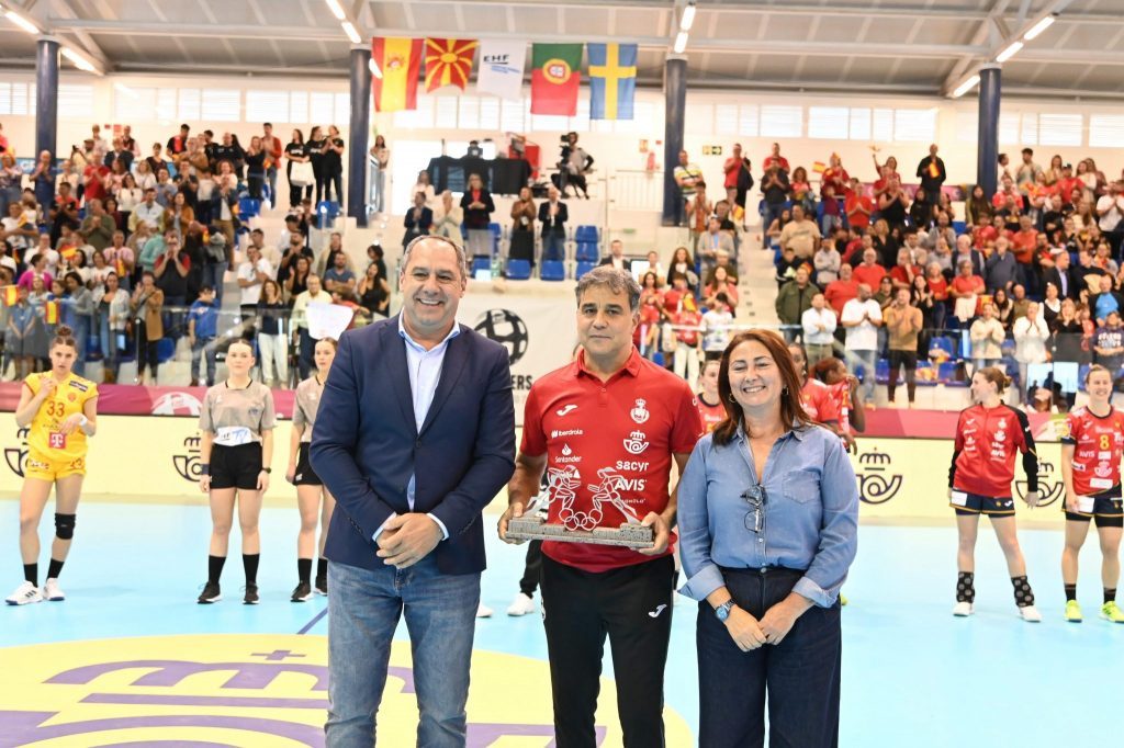 El Cabildo felicita a la selección absoluta de balonmano por sellar el pase al Europeo en Lanzarote.
