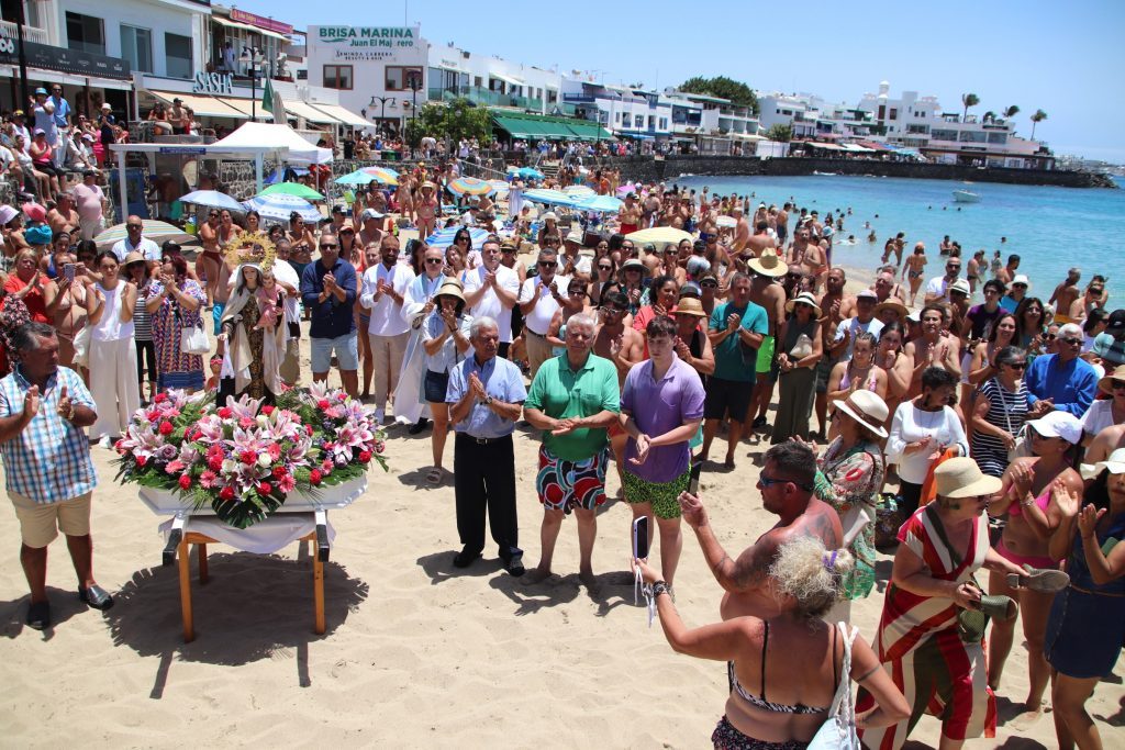 El pueblo de Playa Blanca vive todo un mar de sentimientos y emociones