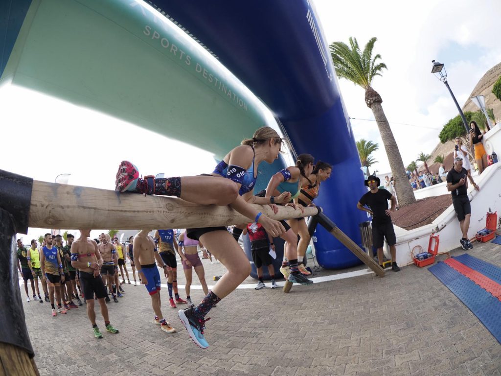 Fiesta deportiva y demostración de fuerza en la Bestial Race Xtreme Yaiza