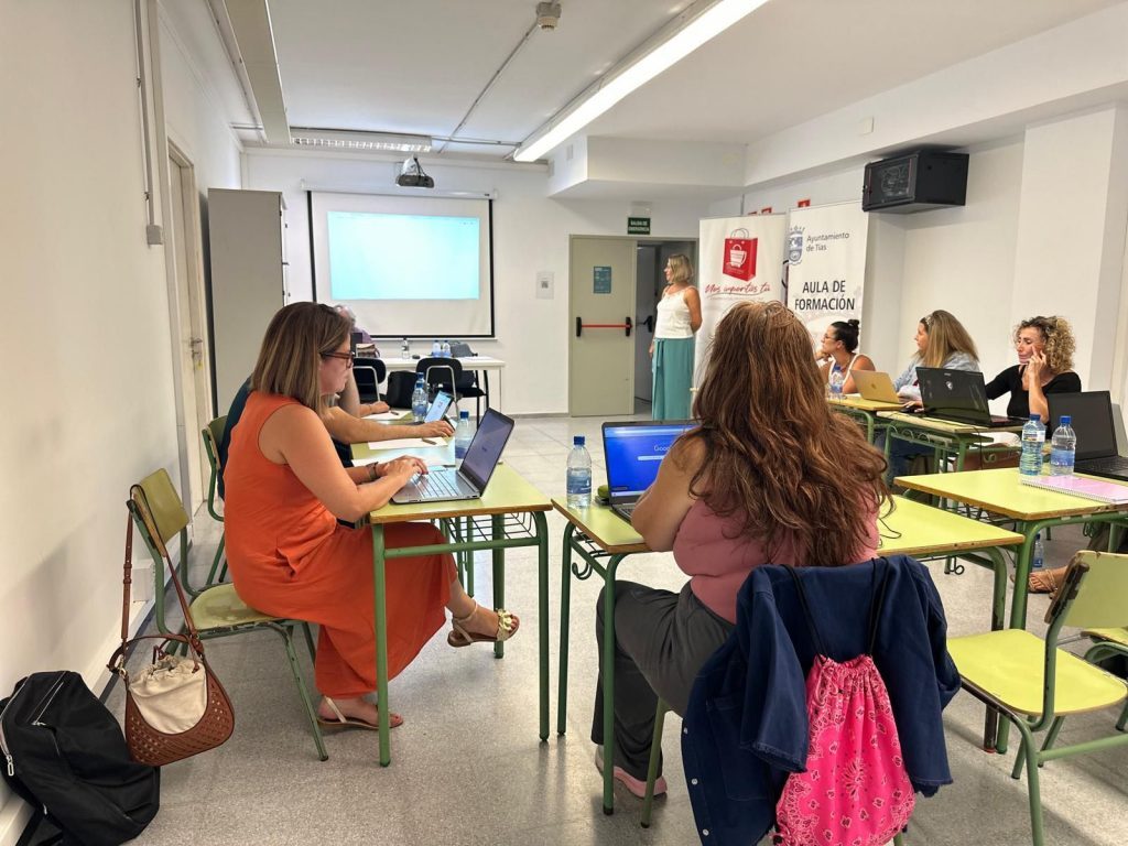 El ayuntamiento de Tías imparte un curso de inteligencia artificial destinado a los comerciantes del municipio