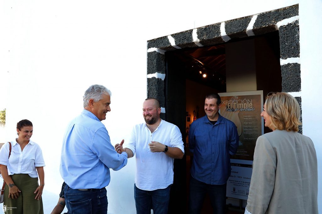 El Ayuntamiento de Tías inaugura la exposición: “El Timple, ecos de identidad”