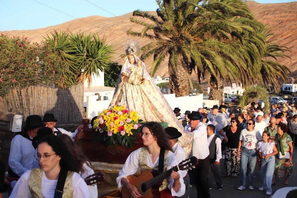Femés entusiasta celebra sus festividades del Rosario