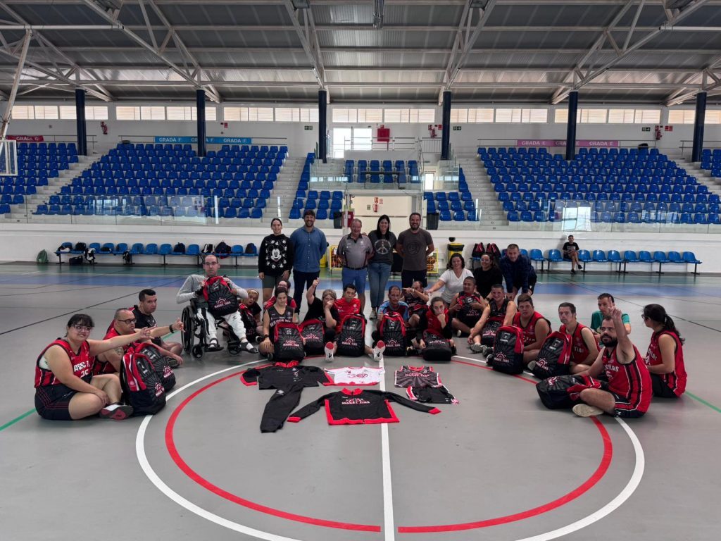 El CD Magec Tías Inclusivo recibe la equipación adquirida para la próxima temporada