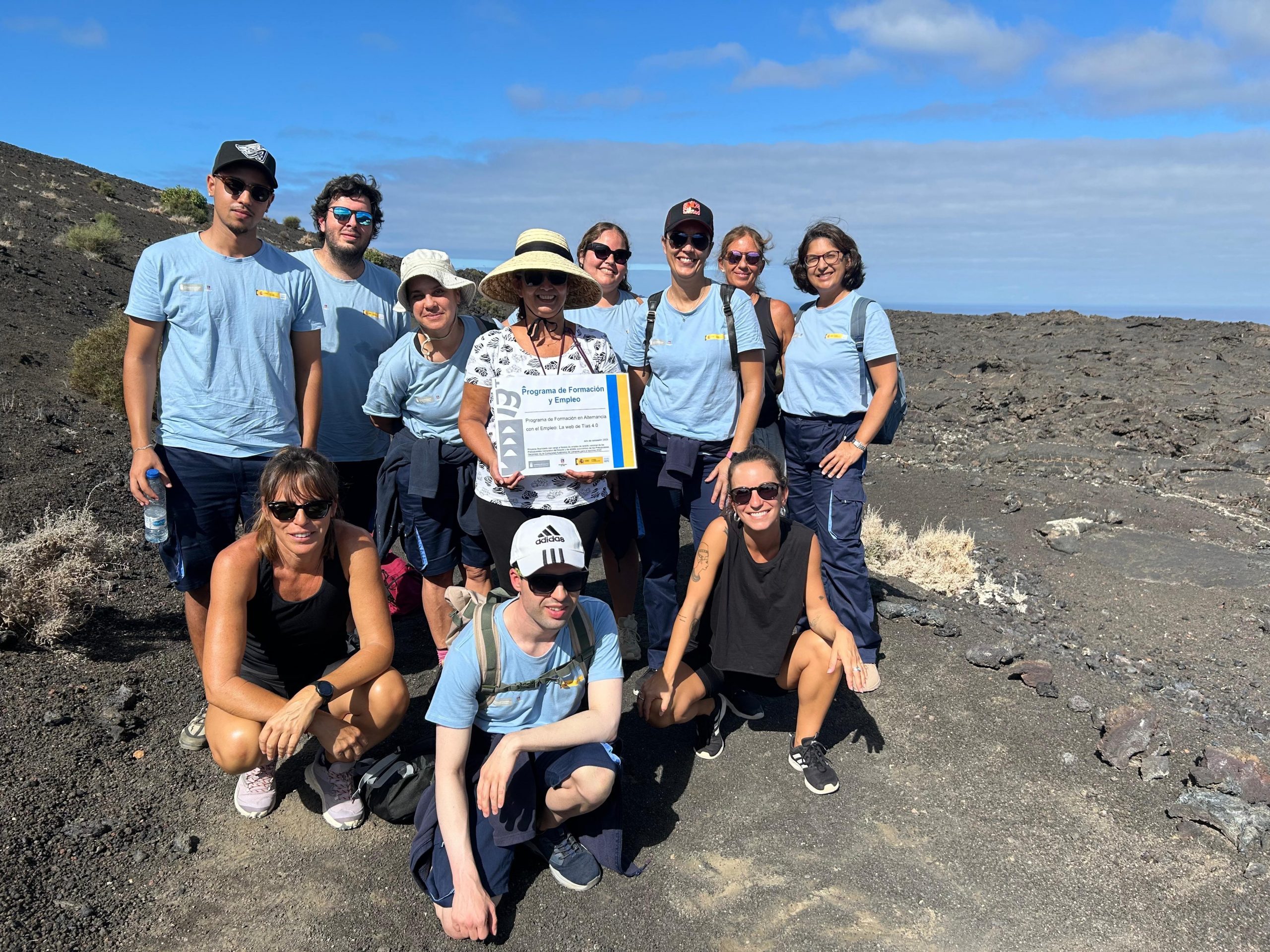 El PFAE La Web de Tías 4.0 realiza una actividad de limpieza y concienciación sobre el cambio climático en la Playa de Famara