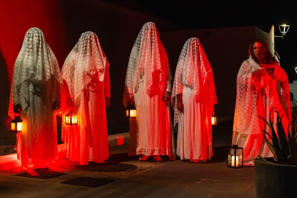 Femés desmitifica la muerte y festeja la vida