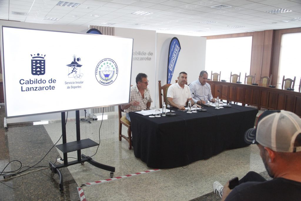 El Cabildo de Lanzarote impulsa un proyecto de promoción de la lucha canaria en los colegios de Lanzarote