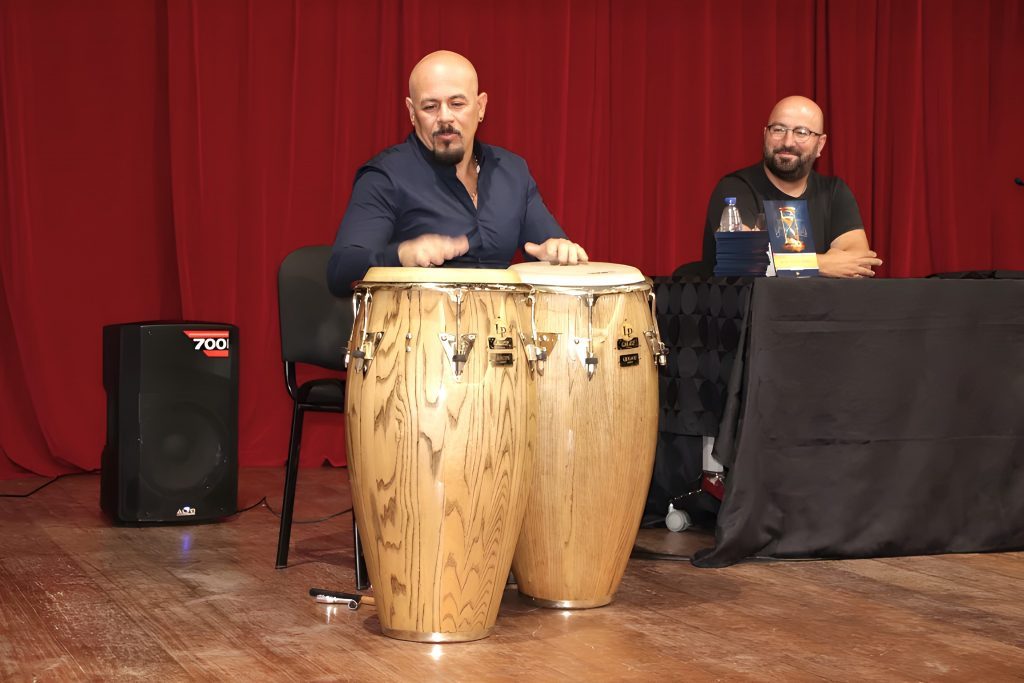 Yaiza escudriña en los ‘Poemas ácronos libres’ de Almaguer