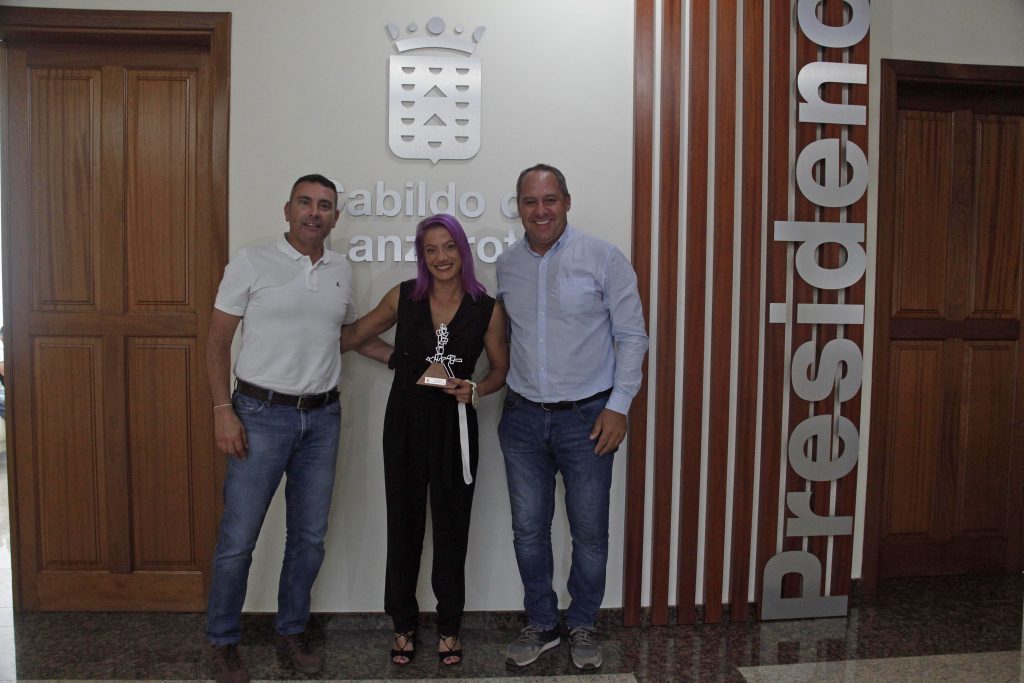 El Cabildo de Lanzarote recibe a Diana López, campeona del mundo de Pole Dance