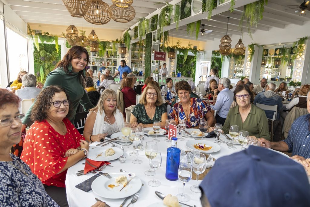 El Ayuntamiento de Teguise celebra con más de 500 mayores su tradicional almuerzo navideño