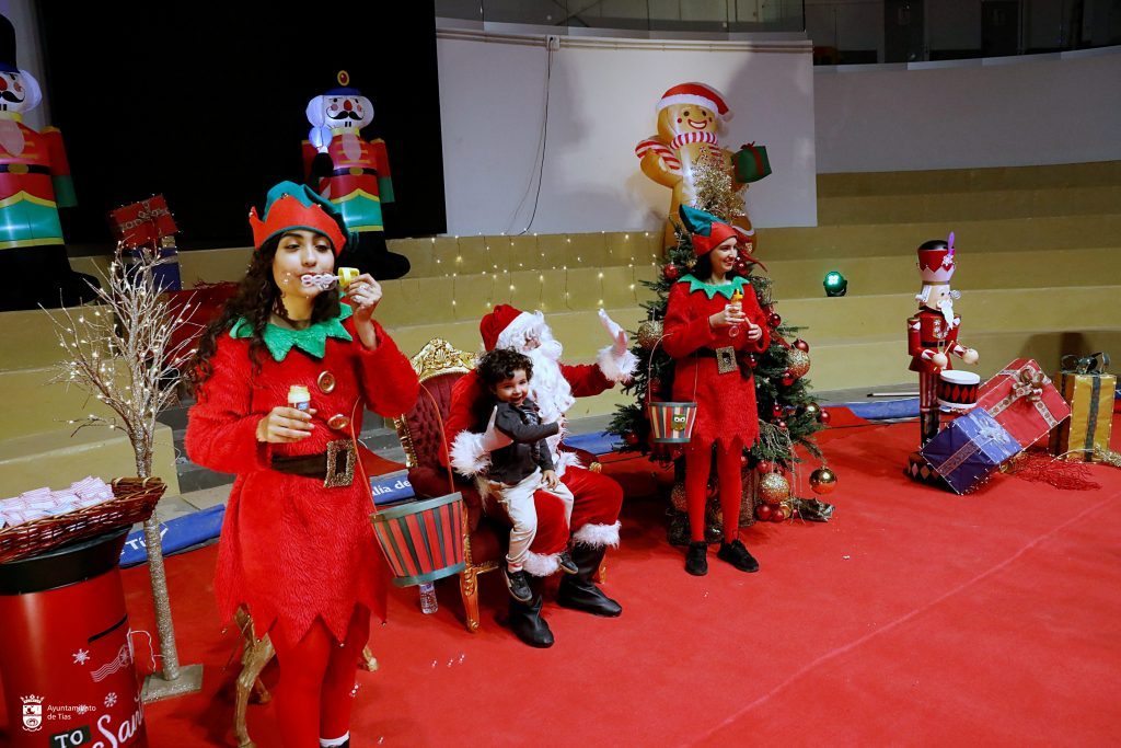Sonrisas y magia con Papá Noel en Tías
