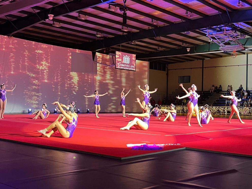 El Festival de Gimnasia llena de espíritu navideño la Ciudad Deportiva Lanzarote