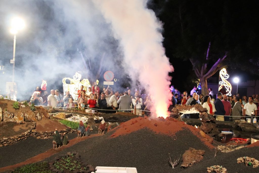 El belén de Yaiza sorprende con la erupción de Timanfaya