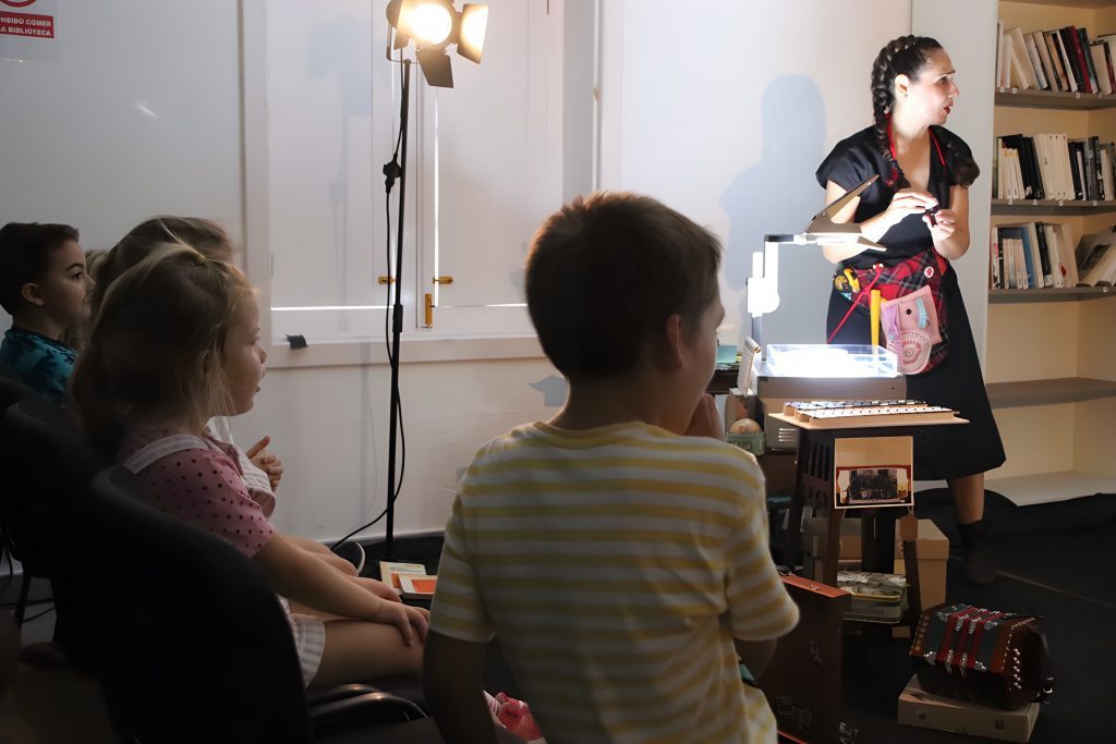 Playa Blanca cierra la Muestra de Cine de Lanzarote con una entretenida sesión infantil en la biblioteca