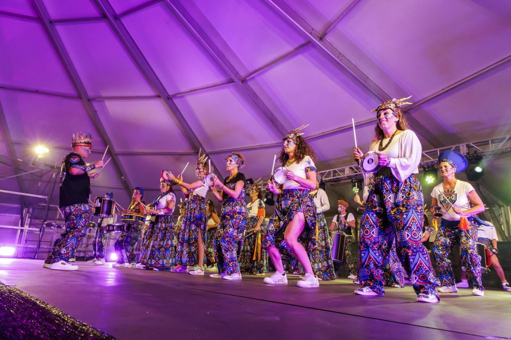 El mundo de la Televisión arranca en Teguise con la presentación de los grupos y colectivos del Carnaval
