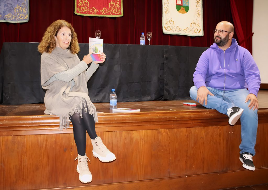 María Hernández cuenta pasajes de su vida “para ayudar a sanar”