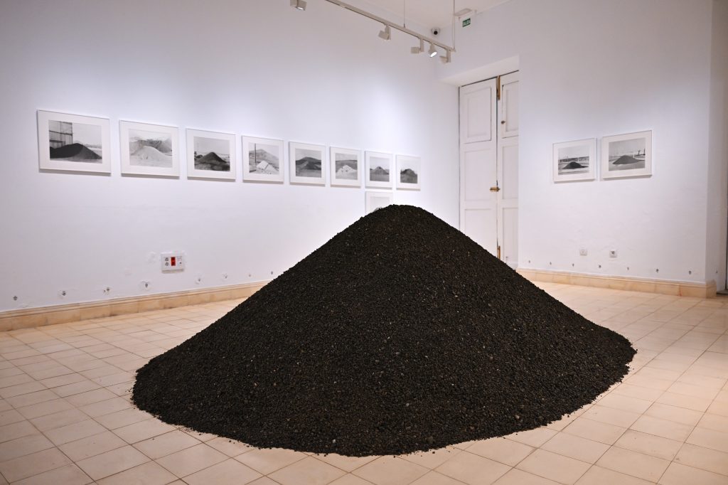 La XII Bienal de Arte de Lanzarote inaugura dos exposiciones fotográficas que exploran el paisaje y la memoria