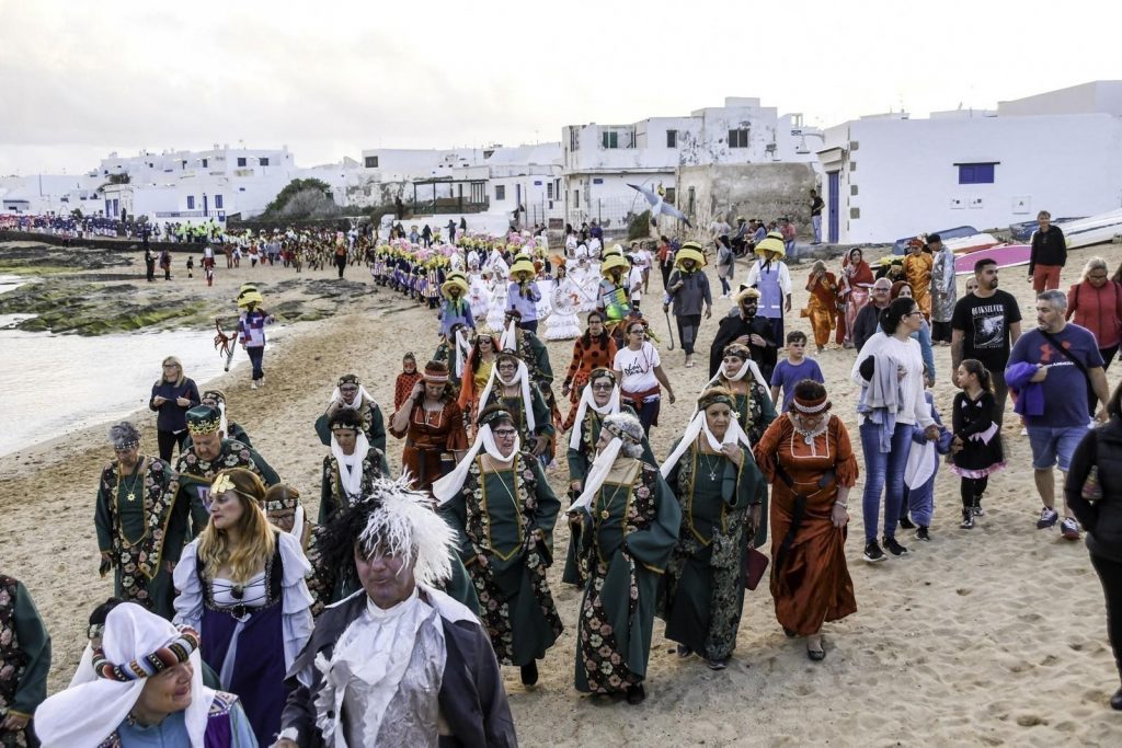 Teguise cierra los Carnavales 2025 con un fin de semana de fiesta en La Graciosa