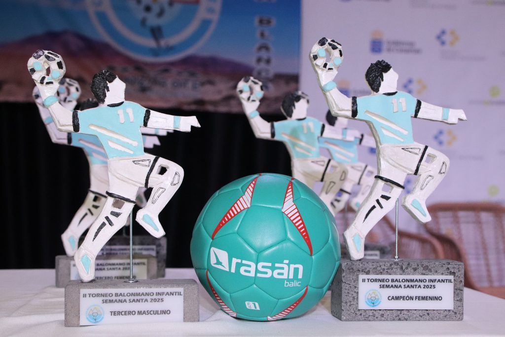 Playa Blanca reúne a 400 infantiles en el II Torneo Balonmano Ajaches de Semana Santa