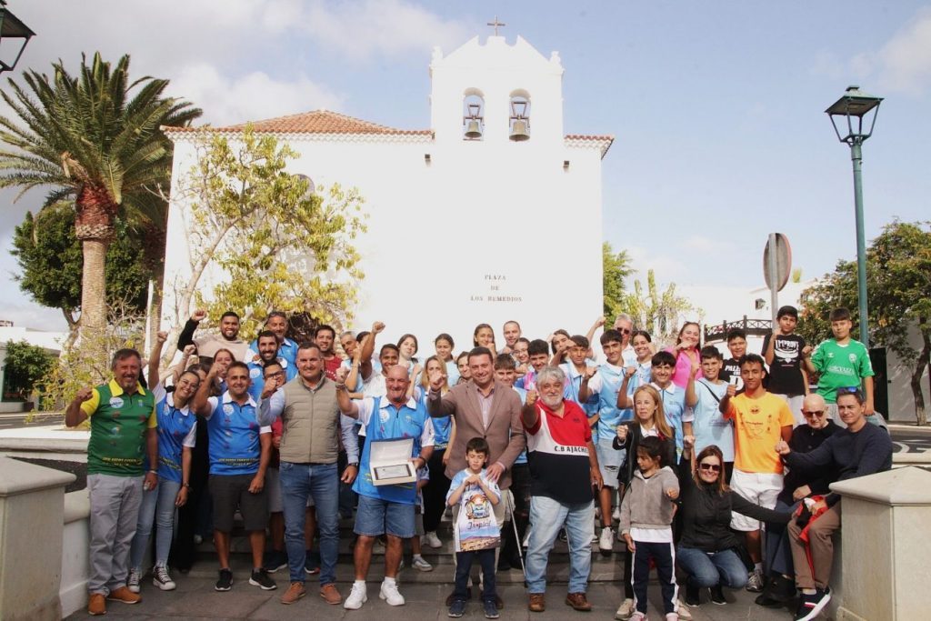 Yaiza exalta al Club Balonmano Ajaches como “modelo de trabajo comunitario y crecimiento deportivo”
