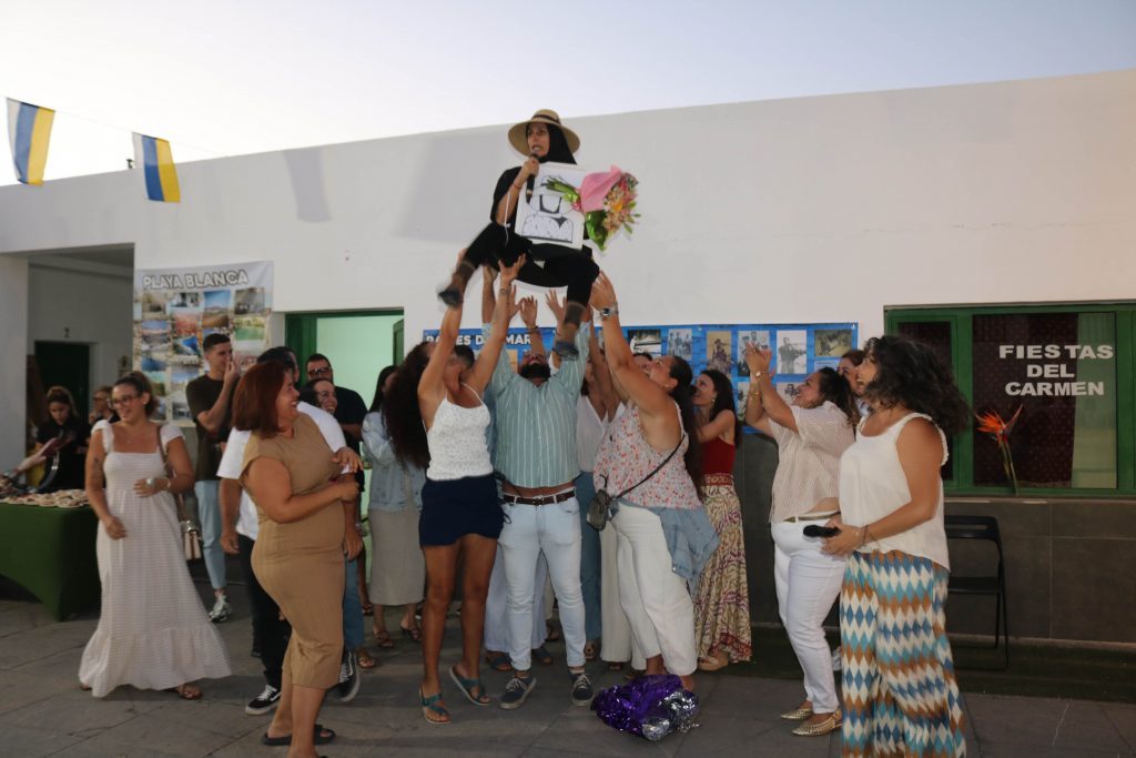 Playa Blanca abre sus Fiestas del Carmen con un emotivo homenaje a la historia del pueblo