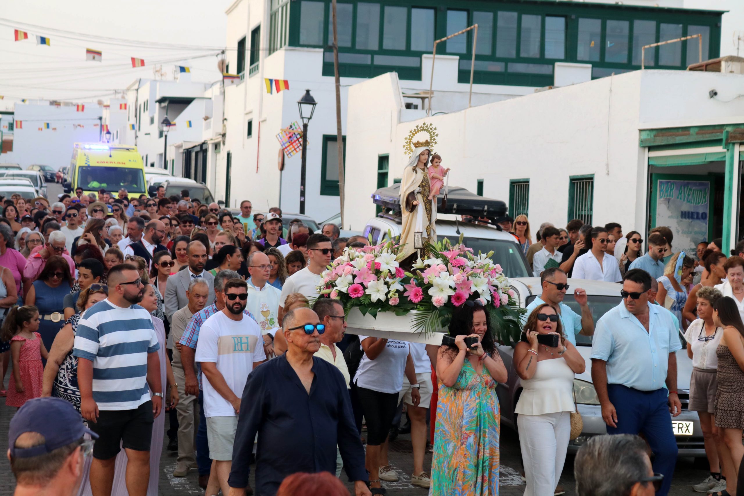 Playa Blanca muestra su adoración por la Virgen del Carmen llenándola de vítores