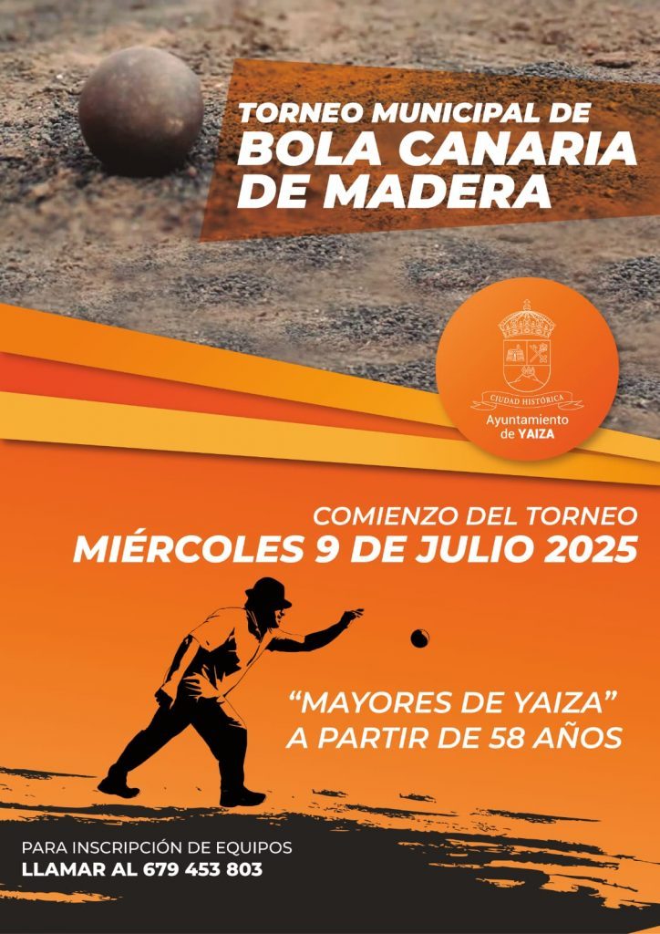 Yaiza impulsa la bola canaria de madera entre sus mayores