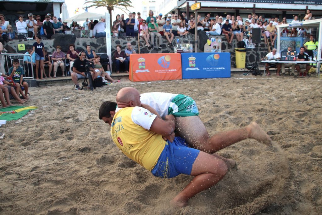 Playa Blanca celebra el tricampeonato del Club de Lucha Unión Sur Yaiza