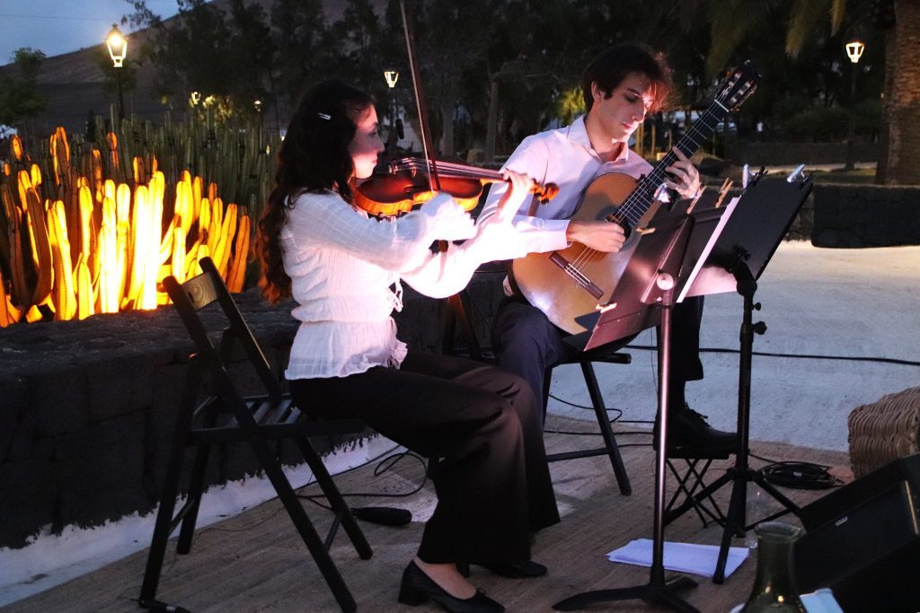 La música convierte Las Casitas en un jardín de interpretaciones