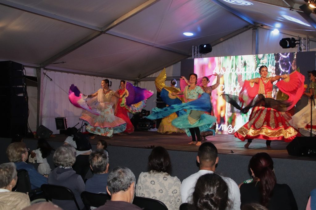 Playa Blanca habla el idioma del baile y la música