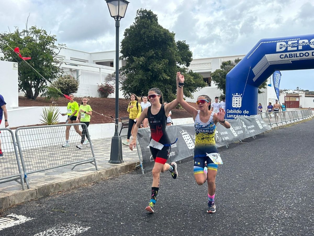 Enea Cucchetti y Elizabeth Rosa vencen en el Triatlón IES Yaiza