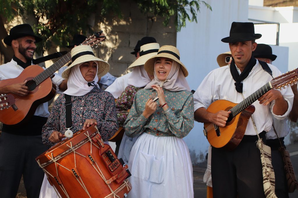 Uga impregna sus calles de alegría aferrada a la tradición