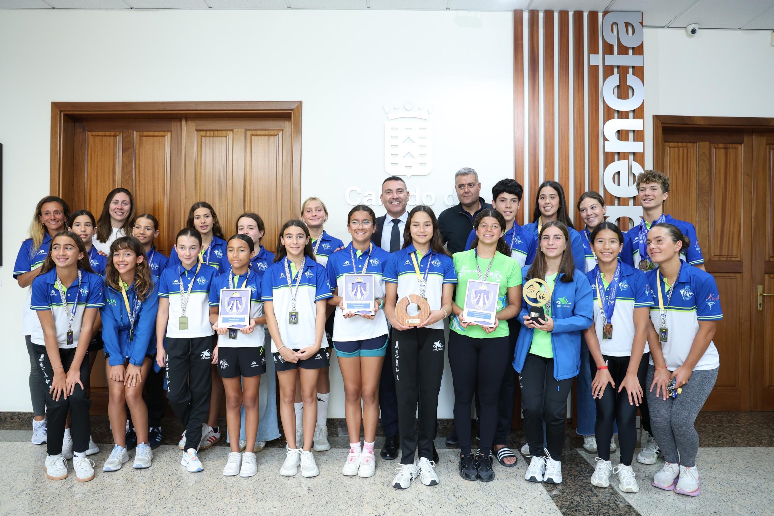 El Cabildo de Lanzarote recibe al CD Pingüinos, campeón de España Junior de Natación Artística