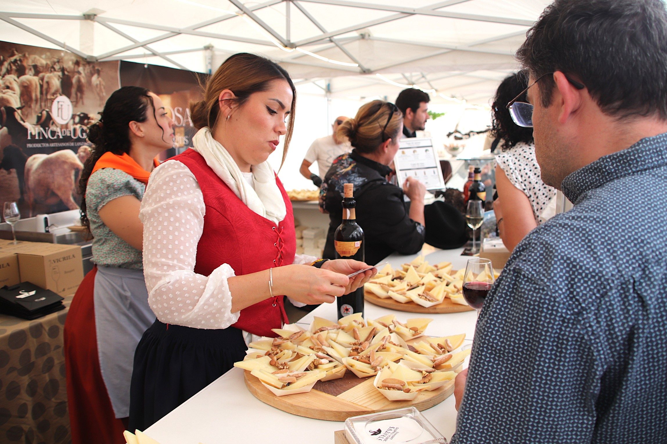 La Feria del Queso y la Cabra supera todas las expectativas en su primer día