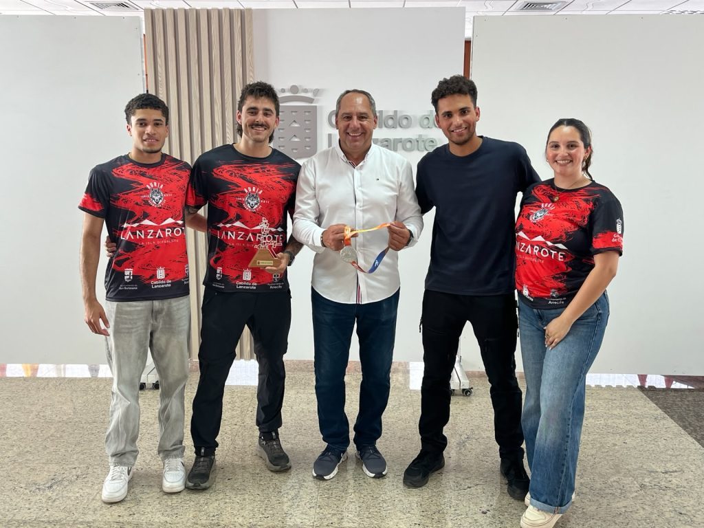 El Cabildo de Lanzarote recibe y felicita al Auria Bádminton Club tras su histórico ascenso a Primera División Bronce