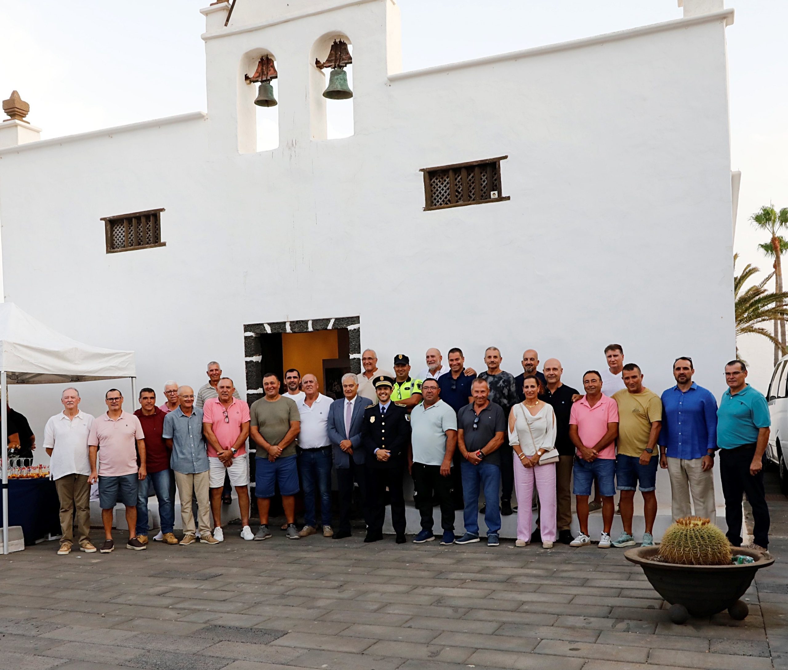 La Policía Local de Tías muestra su historia con una exposición en la Ermita hasta el viernes