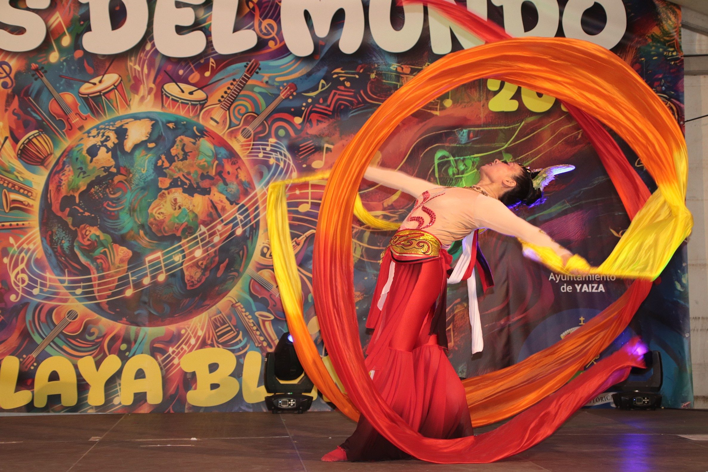 Danzas, músicas y sabores coronan la fiesta de la diversidad en Playa Blanca
